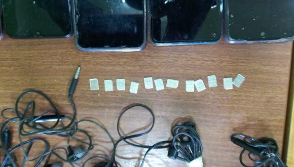 Celulares, chips, cargadores y audífonos encontrados en penales. (Foto: Difusión)