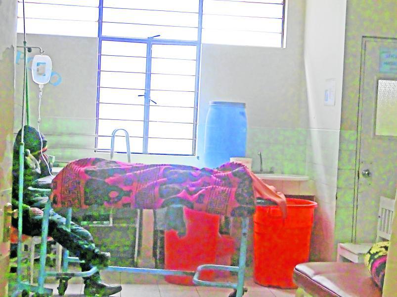 Árbol de yunza cae sobre niño y lo deja grave en hospital