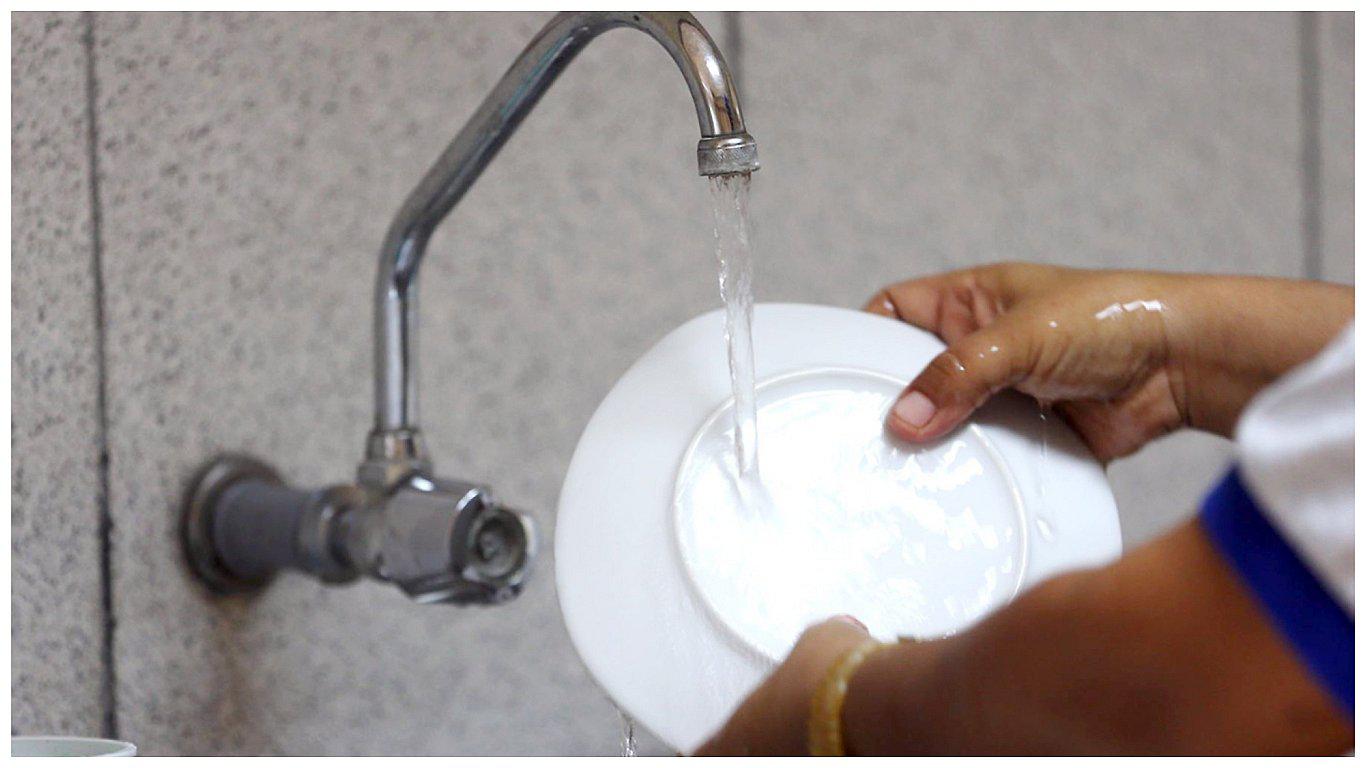 Baja presión de agua en sectores de Huancayo continuará tras reparación de tubería