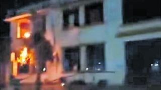 Caos y violencia en Satipo: Manifestantes apedrean Poder Judicial y Ministerio Público y queman municipalidad