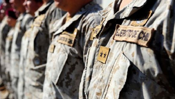 Contraloría chilena investigará a oficiales Ejército por recibir doble sueldo