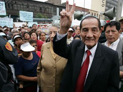 Ordenan captura de Carlos Manrique, ex presidente de CLAE