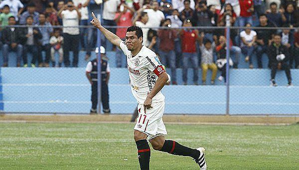Universitario derrotó 2-0 a Comerciantes Unidos y sigue de líder