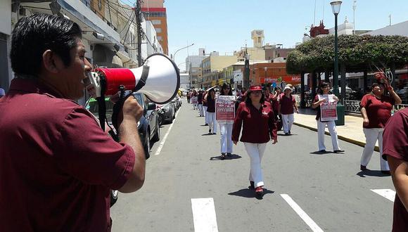 Obstetras acatan huelga indefinida del sector Salud por mejor sueldo