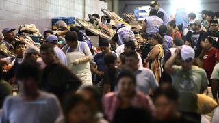 Semana Santa: largas colas para ingresar al terminal pesquero del Callao este Jueves Santo