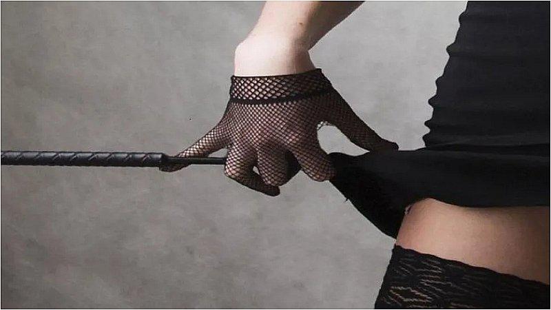 Joven demanda a sus padres por 86,000 dólares por tirar su colección de revistas para adultos 