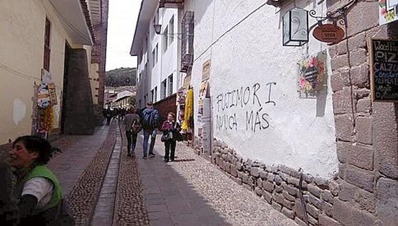 Aparecen pintas antifujimoristas en inmueble monumento histórico del Cusco