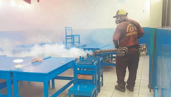 Fumigan colegio Ex Gloriosa 329 para evitar el dengue 