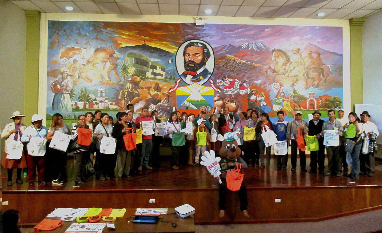 Panaderías de Arequipa entregan bolsas de tela para reducir el uso de plásticos
