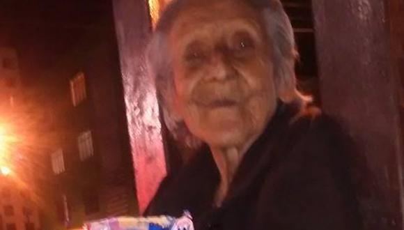 Facebook: Piden ayuda para anciana de 98 años que vende caramelos en Jesús María 