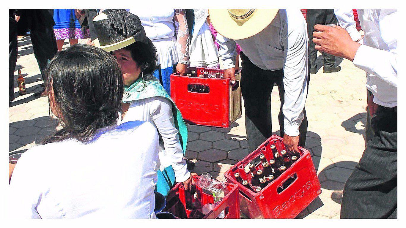 Cuidado: Exagerado consumo de alcohol en fiestas de santiago puede matar