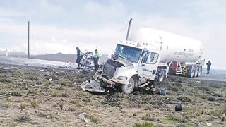 Arequipa: Hermanos de 35 y 32 años perdieron la vida en choque frontal ocurrido en Imata