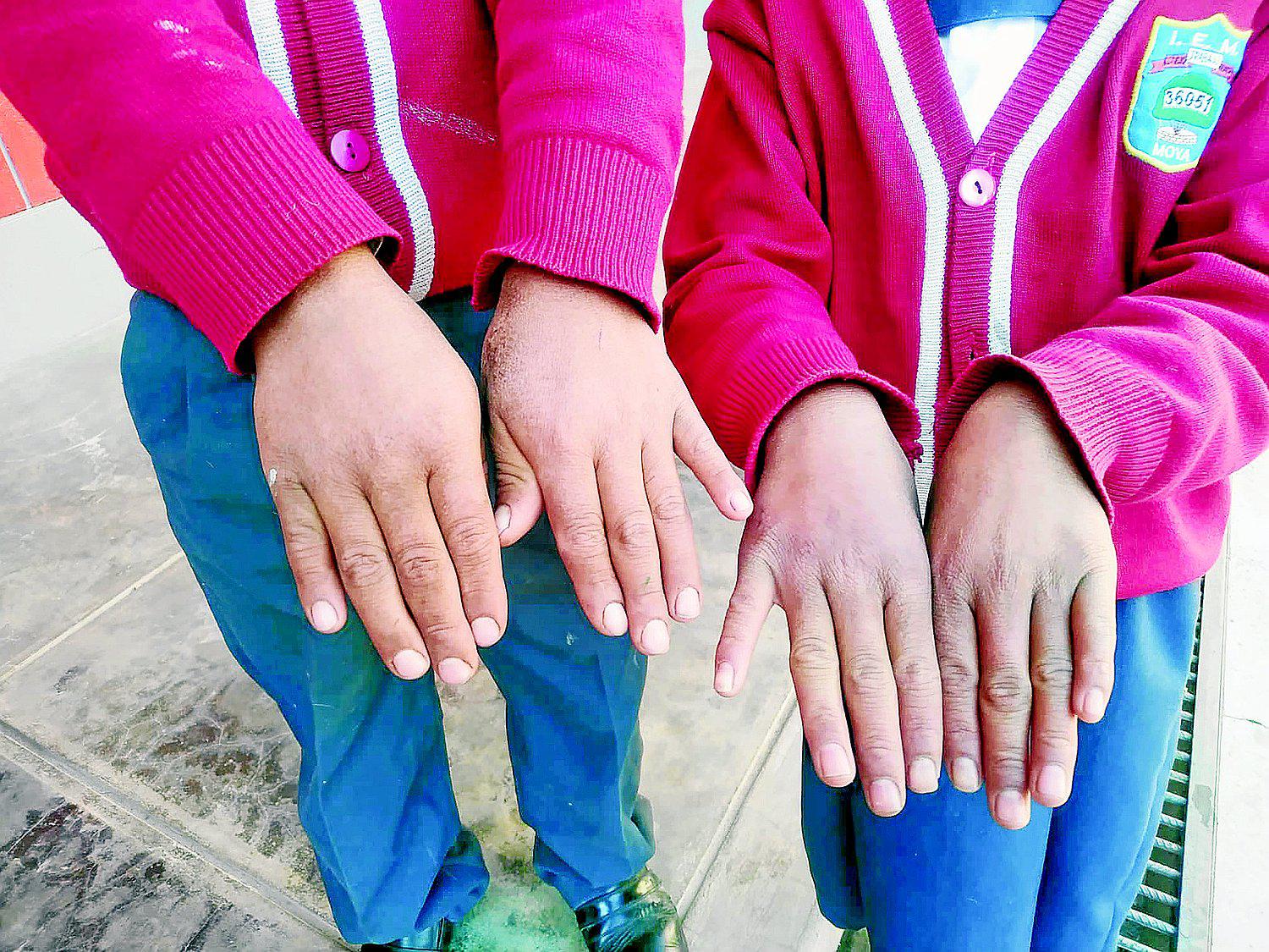 Escolares caminan tres horas para ir a su colegio soportando bajas temperaturas 