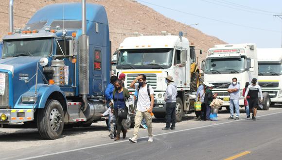 Dirigente de los camioneros explicó que se están dando dos semanas para que la población pueda abastecerse de los productos de primera necesidad. (Foto: Eduardo Barreda)