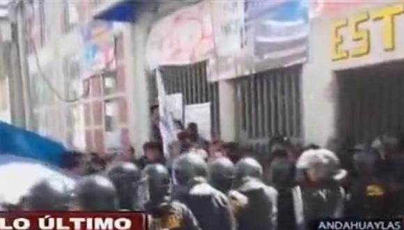 ​Apurímac: universitarios se enfrentan a policías