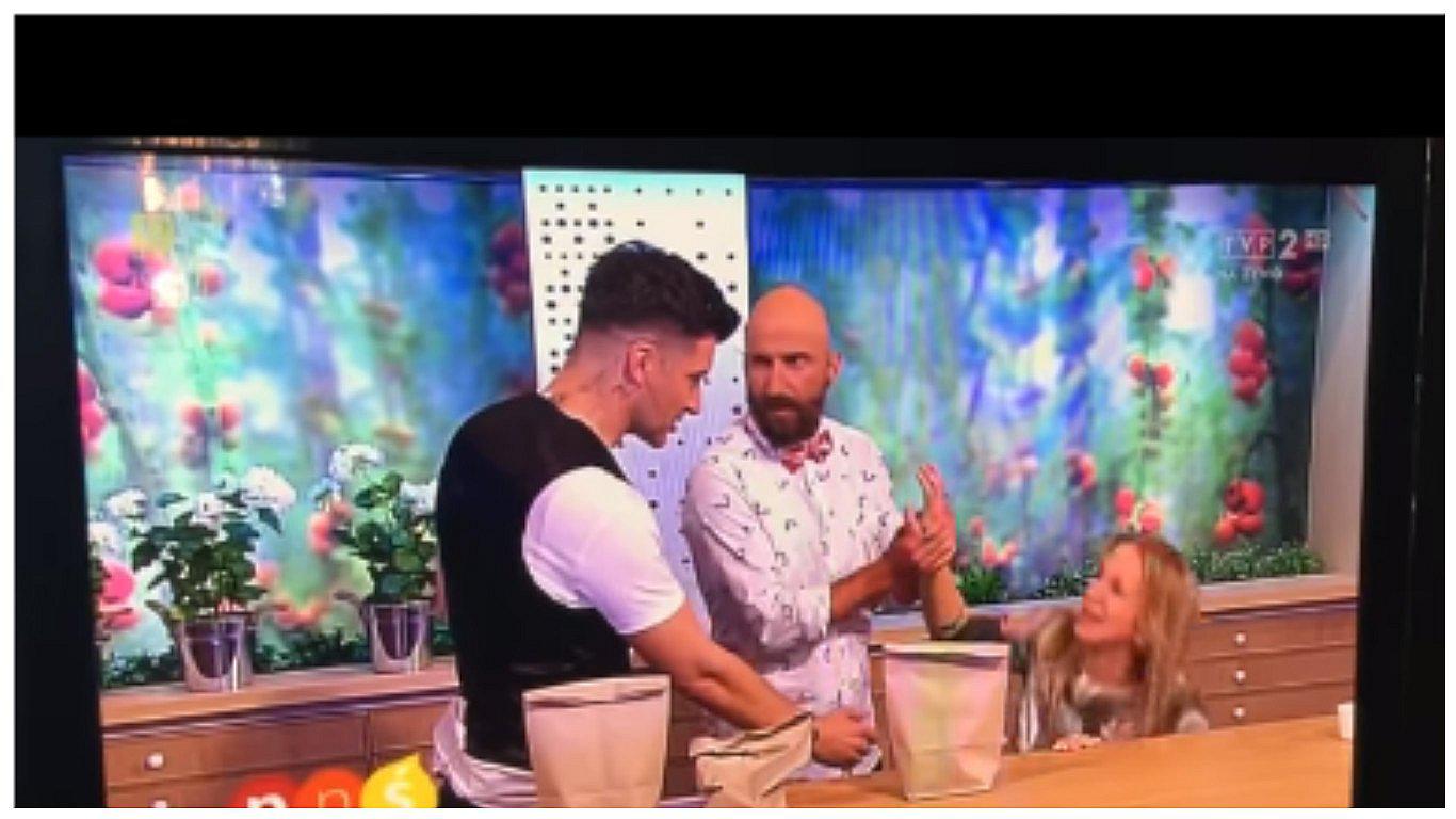 YouTube: Ella pensó que acto de magia terminaría bien, pero algo aterrador le ocurrió (VIDEO)