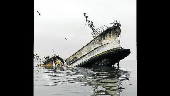 Se hunde embarcación que llevaba años abandonada en la bahía de Paracas