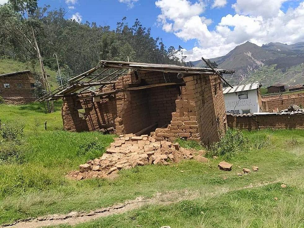 Familias piden ayuda ante hundimiento del suelo en Usquil 