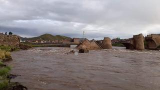 Puno: puente colonial declarado Patrimonio Cultural de la Nación colapsó tras fuertes lluvias (VIDEO)