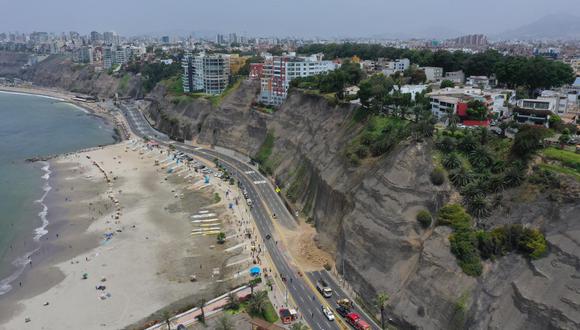 La Municipalidad de Lima dispuso personal para agilizar el tránsito en la vía y atender cualquier eventualidad. (Foto: Daniel Apuy).