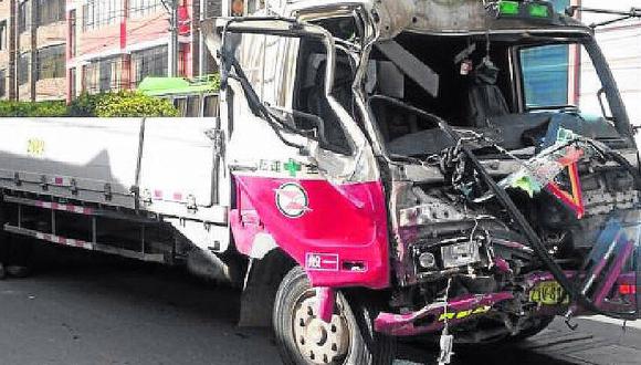 Accidente de tránsito deja tres heridos en plena avenida de Puno