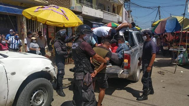 Sullana: Intervienen a 30 hombres que apostaban en pelea de gallos dentro de coliseo. (Foto: captura de pantalla)