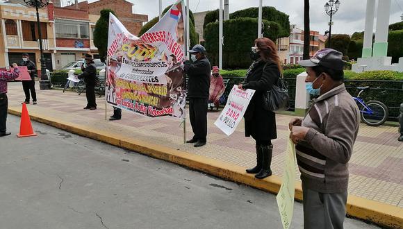Dirigentes protestan contra el alcalde de Yunguyo 