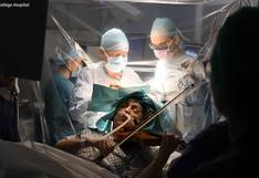 Mujer toca el violín mientras le extirpan un tumor en el cerebro: conoce el motivo de su decisión