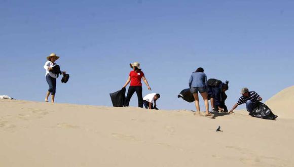 ​Realizan jornada de limpieza en las dunas de Huacachina