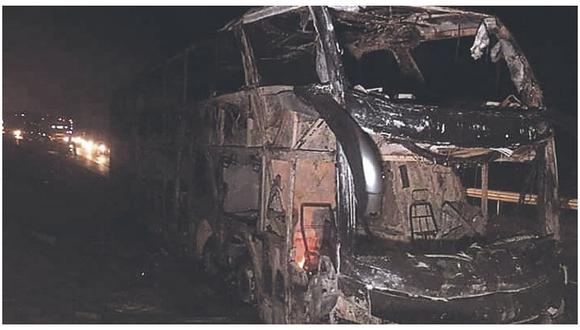 Ómnibus se incendia y más de 50 pasajeros se salvan 