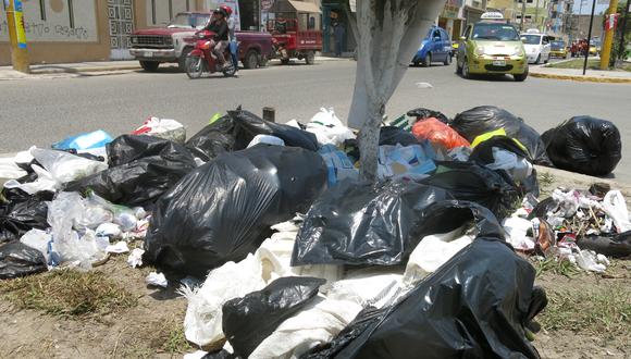 Montículos de basura invaden pistas en distrito leonardino