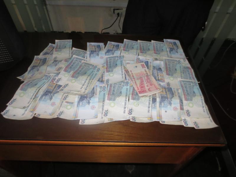 Mujer viajaba en Selva Central con varios billetes falsos    