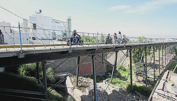 Se incrementa el riesgo en puente Simón Bolívar por inadecuado mantenimiento