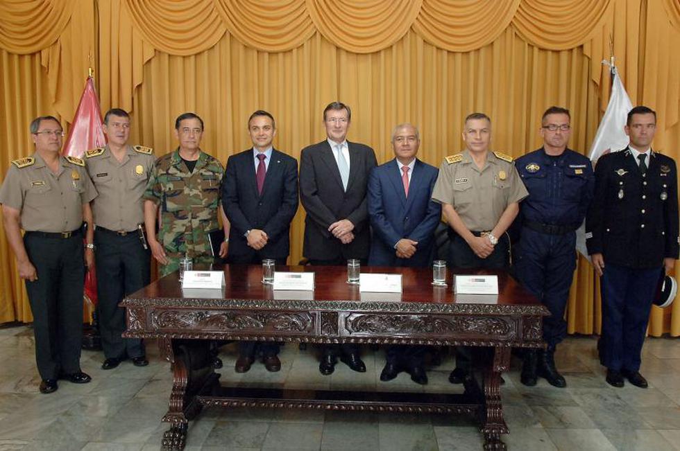 Gendarmería Francesa capacita a PNP en manejo de conflictos sociales