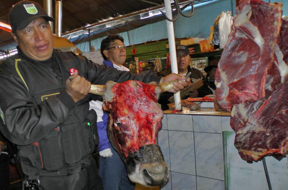 Incautan carne congelada en descomposición