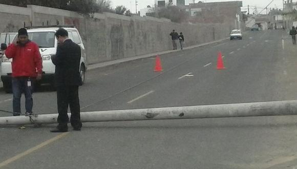 Tacna: camión colisiona poste de luz y deja sin energía eléctrica a seis sectores 