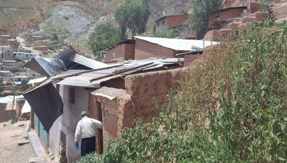 Ventarrón destruye techos de 16 viviendas en Loma Blanca