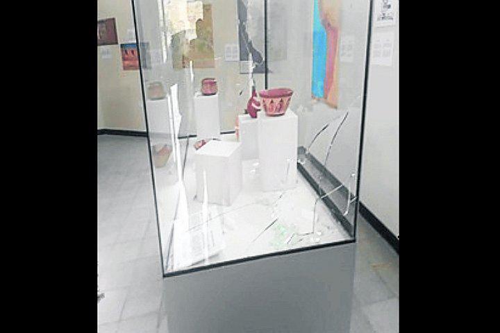 Roban 3 réplicas de cerámicas Paracas y Nasca en museo