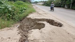 La carretera Panamericana Norte está llena de huecos en Tumbes