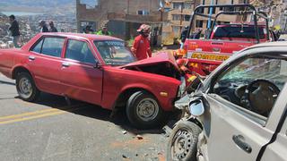 Puno: dos heridos tras choque de autos en el barrio Huáscar