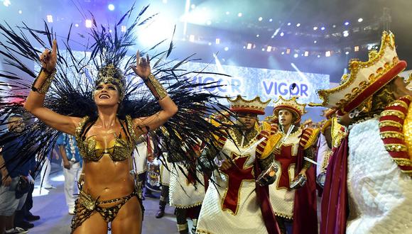 Carnaval de Rio: Entre samba y repelente arrancan desfiles en Brasil 