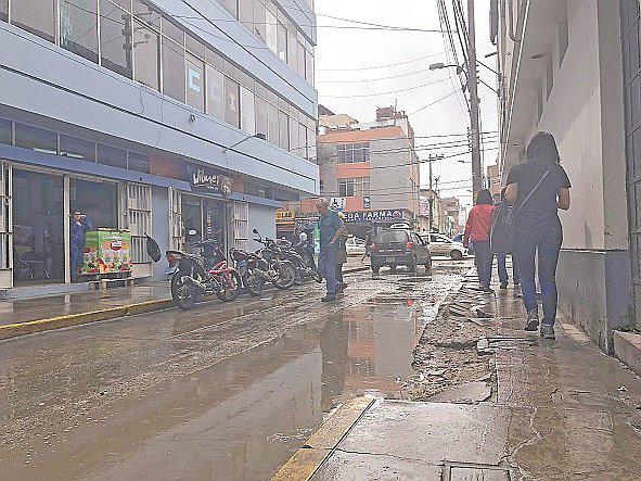 Lluvia asusta a chiclayanos que se preguntan: ¿Qué fue del drenaje pluvial?