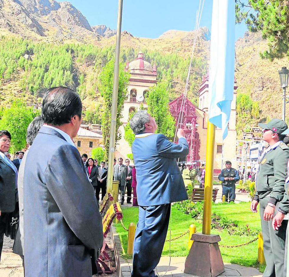Celebran 445 aniversario de Huancavelica con música y danza típica