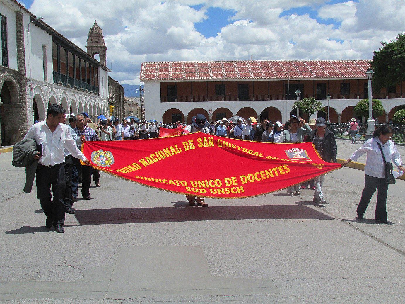 Efectúan aumento salarial de S/ 86 millones para docentes universitarios