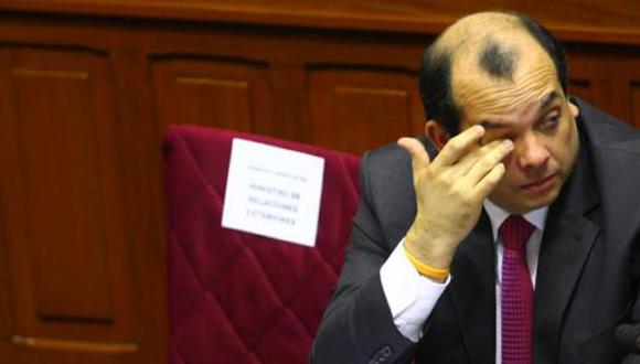 AFP: Anuncian interpelación al ministro de Economía