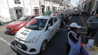 Taxistas de Arequipa alistan marcha rodante para protestar contra precio de combustibles