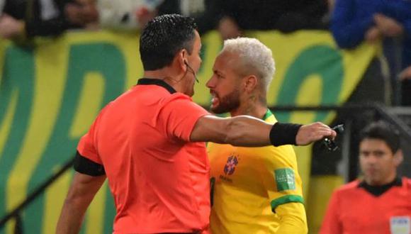 Roberto Tobar, el árbitro retado por Neymar, fue suspendido por Conmebol. (Foto: AFP)