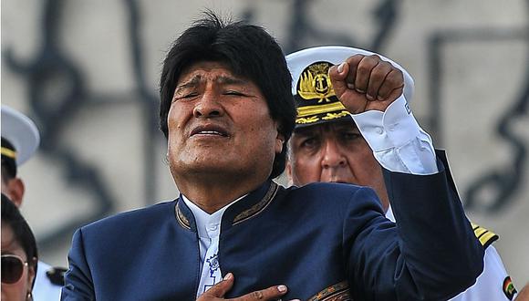 Evo Morales sufrió rotura de ligamentos mientras jugaba fútbol