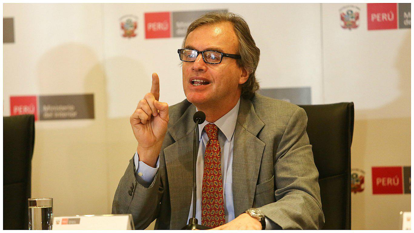 Carlos Basombrío: “La compra de patrulleros ha sido un crimen” (VIDEO)