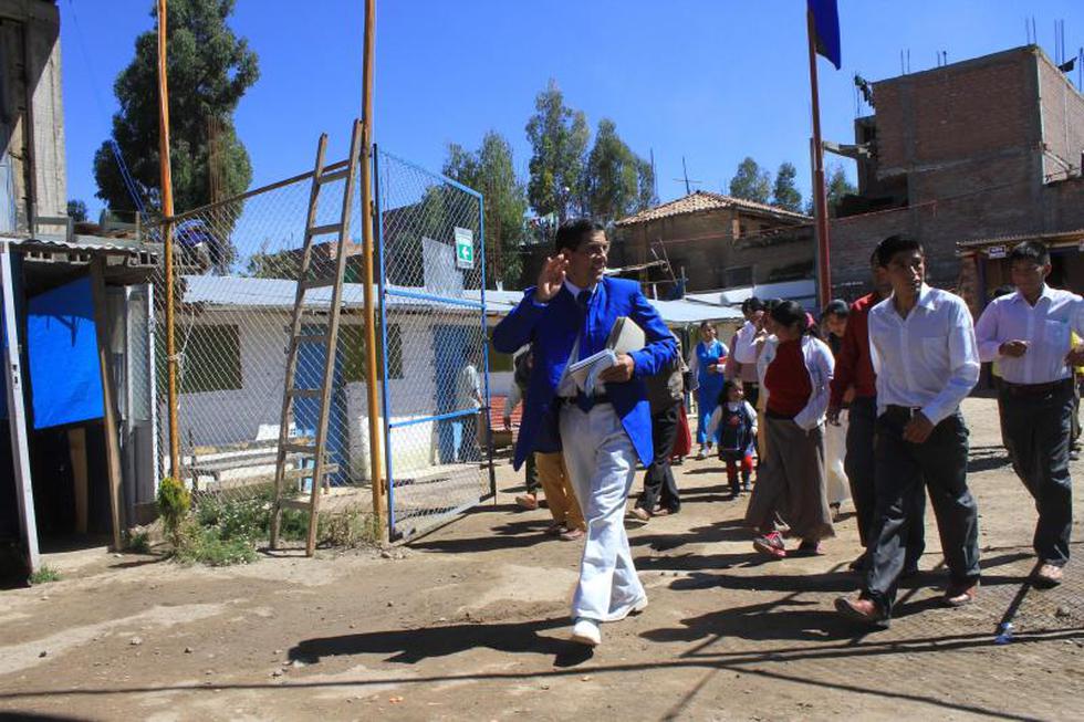 En riachuelo orates reciben bautizo cristiano (FOTOS)